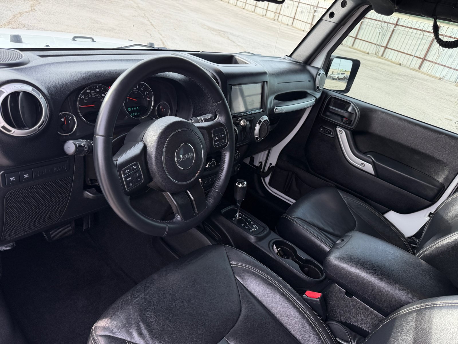Used 2016 Jeep Wrangler Rubicon w/ Power Convenience Group AWD/4WD image 13