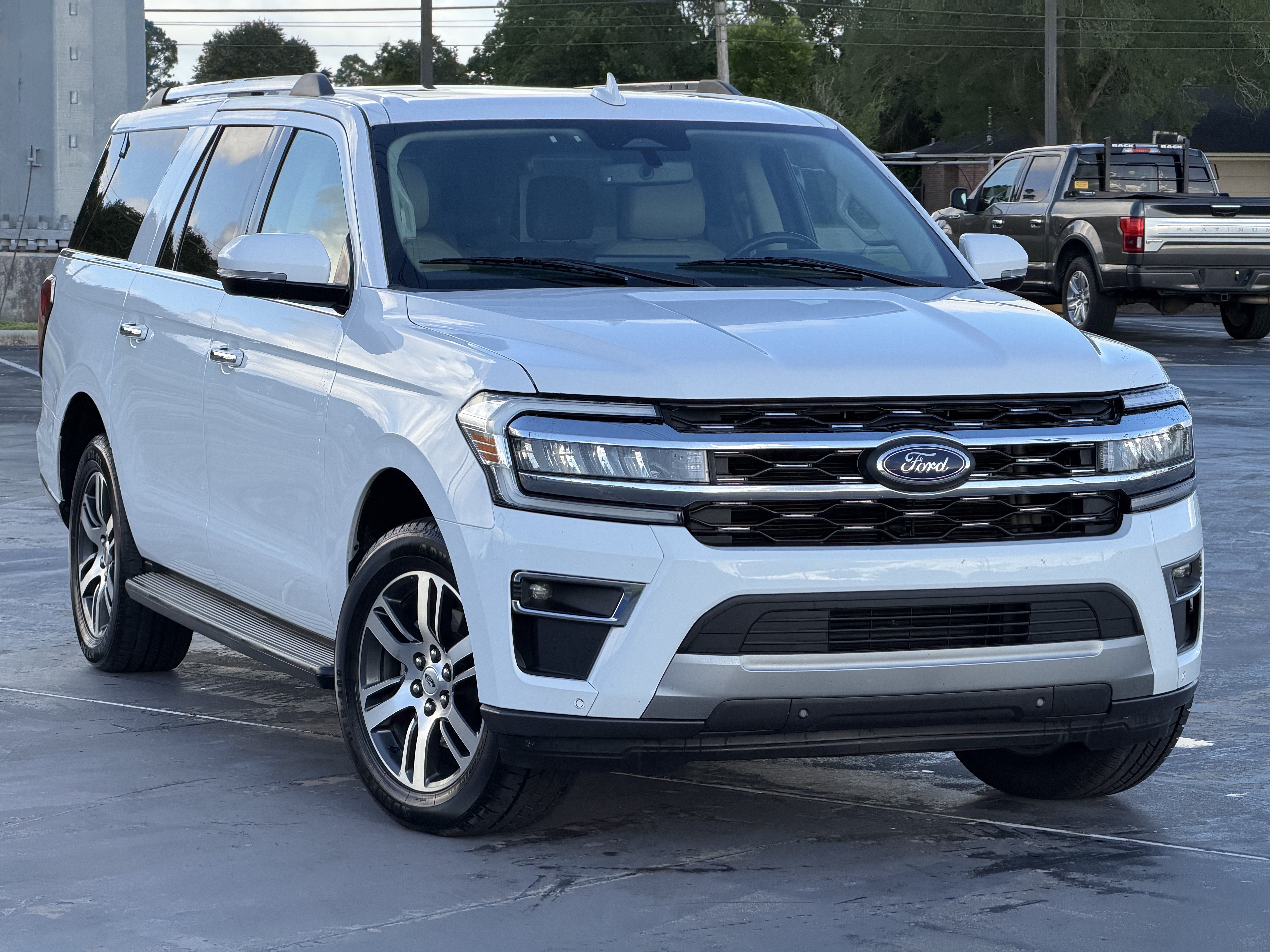 Used 2024 Ford Expedition Max Limited RWD image 3