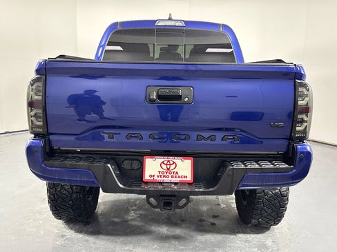 Used 2022 Toyota Tacoma TRD Sport w/ Technology Package RWD image 5