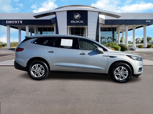 Used 2020 Buick Enclave Essence image 2