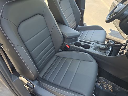 Certified 2022 Volkswagen Jetta SE FWD image 10