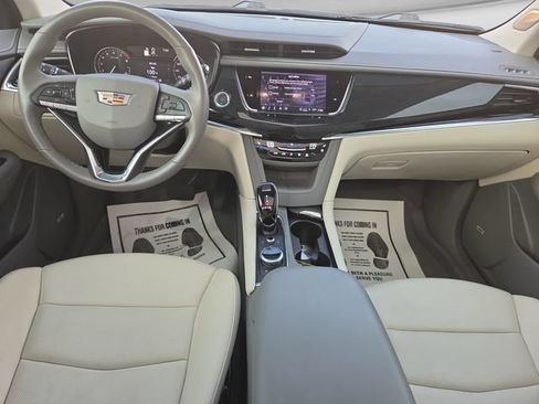 Used 2025 Cadillac XT6 Premium Luxury AWD/4WD image 29