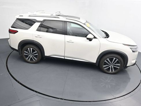 Used 2023 Nissan Pathfinder Platinum w/ Cargo Package AWD/4WD image 35