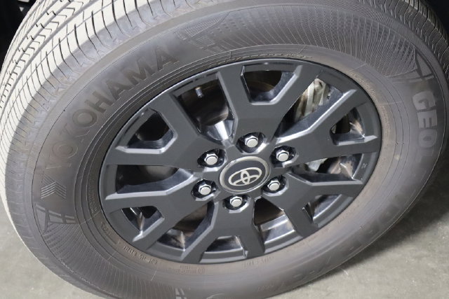 Used 2025 Toyota 4Runner SR5 AWD/4WD image 35