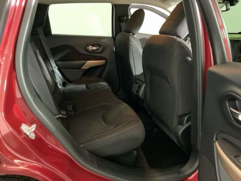 Used 2017 Jeep Cherokee Latitude FWD image 26