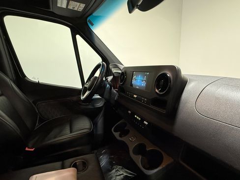 Used 2022 Mercedes-Benz Sprinter 3500 image 25
