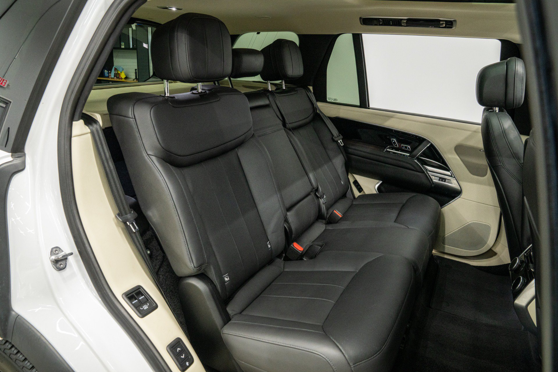 Used 2023 Land Rover Range Rover Long Wheelbase SE AWD/4WD image 38