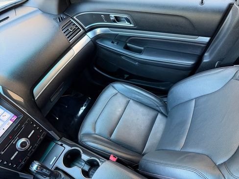 Used 2017 Ford Explorer Sport image 17