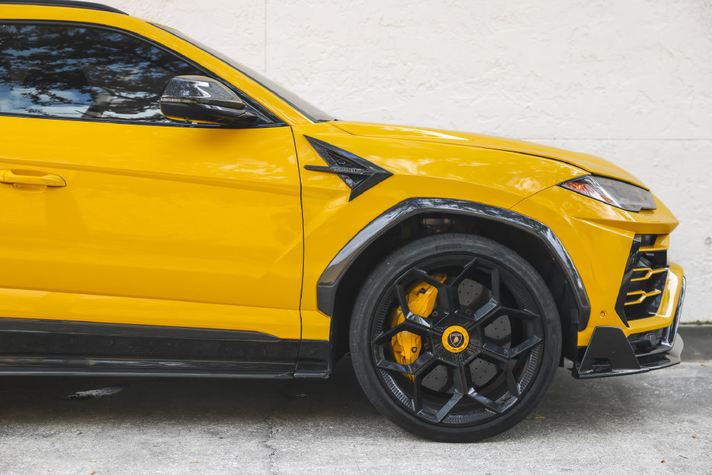 Used 2019 Lamborghini Urus AWD/4WD image 3