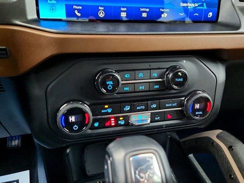 Used 2024 Ford Bronco Outer Banks w/ Sasquatch Package image 16