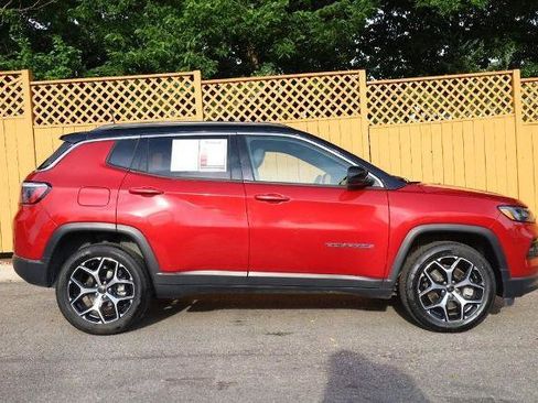 Used 2025 Jeep Compass Limited AWD/4WD image 5