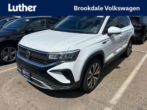 Used 2023 Volkswagen Taos SE w/ Panoramic Sunroof Package AWD/4WD image 1