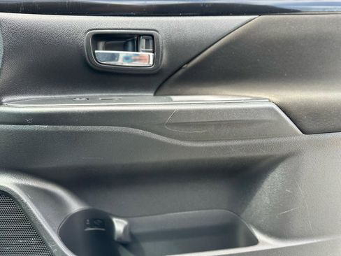 Used 2017 Mitsubishi Outlander SE AWD/4WD image 40
