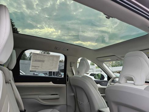 New 2025 Volvo EX90 Ultra w/ Protection Package Premier image 13