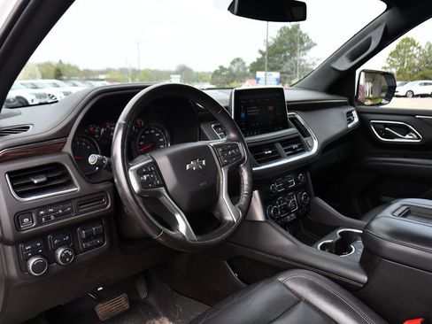 Used 2021 Chevrolet Tahoe Z71 w/ Luxury Package AWD/4WD image 9
