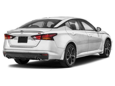 Used 2024 Nissan Altima 2.5 SR FWD image 2