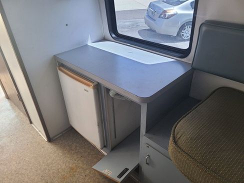 Used 1999 Ford E-450 and Econoline 450 image 37