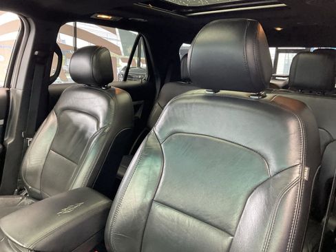 Used 2017 Ford Explorer XLT w/ Equipment Group 202A image 11