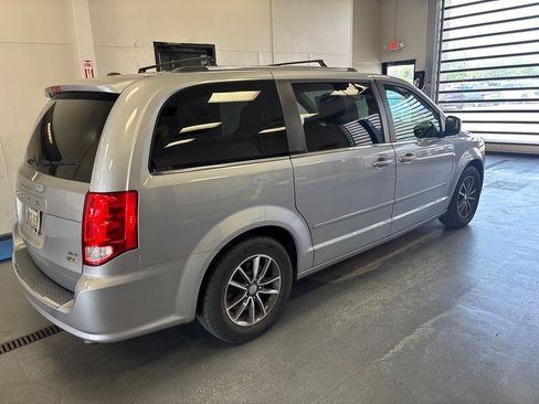 Used 2017 Dodge Grand Caravan SXT FWD image 8