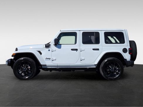 Used 2025 Jeep Wrangler Unlimited Sahara w/ Safety Group AWD/4WD image 8