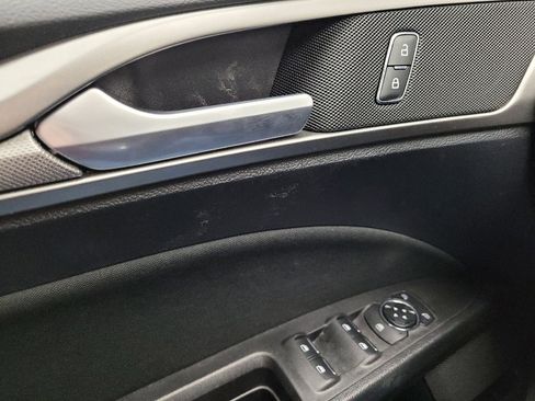 Used 2020 Ford Fusion SE image 27