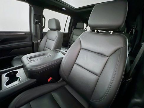 Used 2022 Chevrolet Suburban LT w/ LT Signature Plus Package image 11