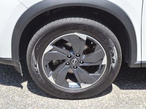 Used 2024 Nissan Rogue SV AWD/4WD image 13