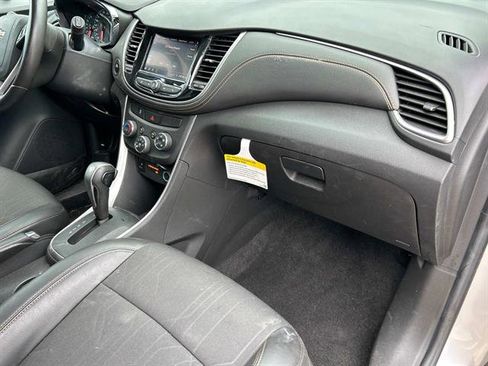 Certified 2022 Chevrolet Trax LT w/ LT Convenience Package image 22