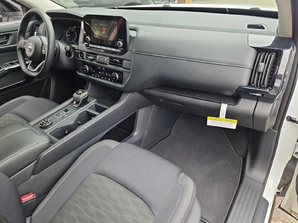Used 2025 Nissan Pathfinder S AWD/4WD image 17