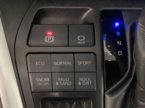 Used 2024 Toyota RAV4 LE AWD/4WD image 17