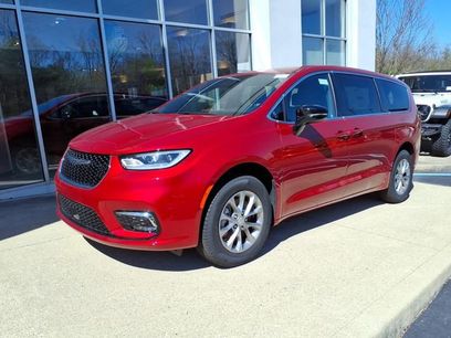 New 2026 Chrysler Pacifica Select