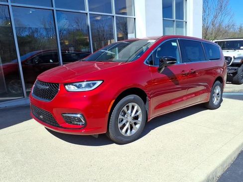 New 2026 Chrysler Pacifica Select AWD/4WD image 3