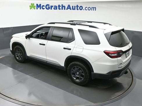 Used 2025 Honda Pilot TrailSport image 28