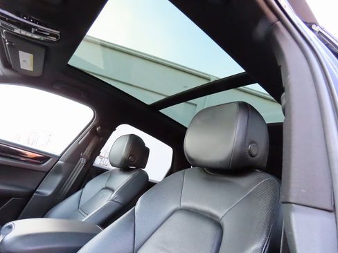 Used 2019 Porsche Cayenne image 38