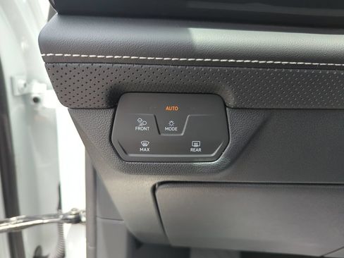 Used 2024 Volkswagen Atlas SE FWD image 43