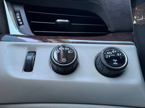 Used 2015 Cadillac Escalade Luxury AWD/4WD image 22