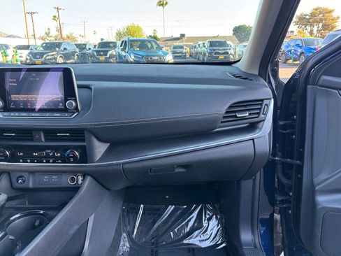 Used 2025 Nissan Rogue SV FWD image 37