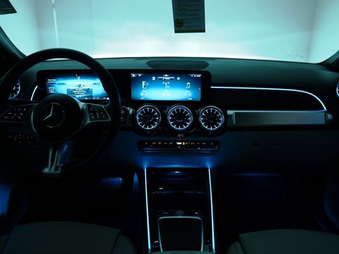 Used 2025 Mercedes-Benz GLB 250 4MATIC image 40