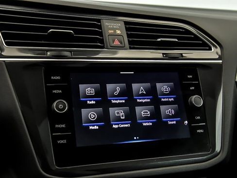 Certified 2023 Volkswagen Tiguan SEL R-Line image 18