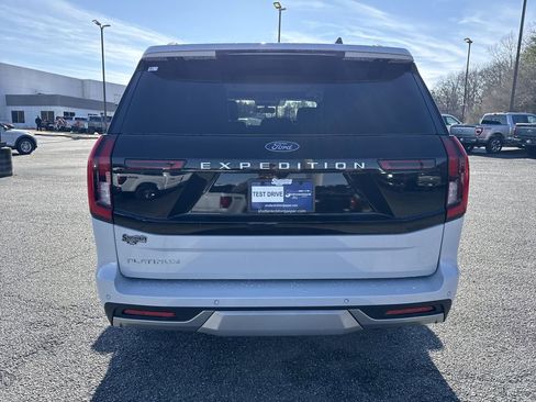 Used 2025 Ford Expedition Platinum image 6