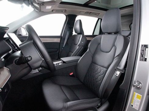 Certified 2025 Volvo XC90 B6 Plus image 21