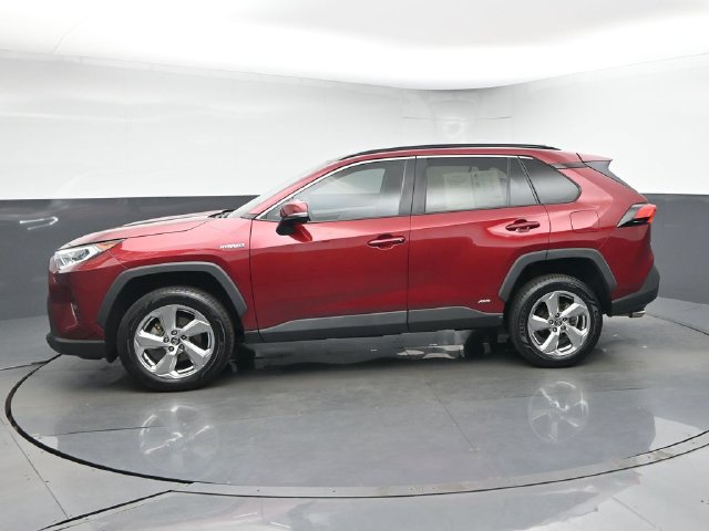 Used 2021 Toyota RAV4 XLE Premium AWD/4WD image 4