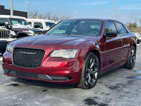 Certified 2023 Chrysler 300 Touring w/ Sport Appearance Package image 3