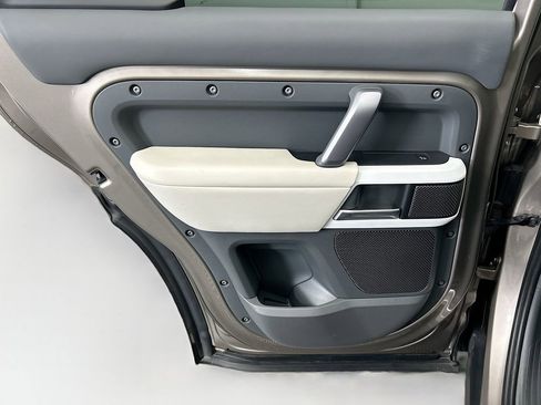 Used 2023 Land Rover Defender 110 X-Dynamic SE image 25