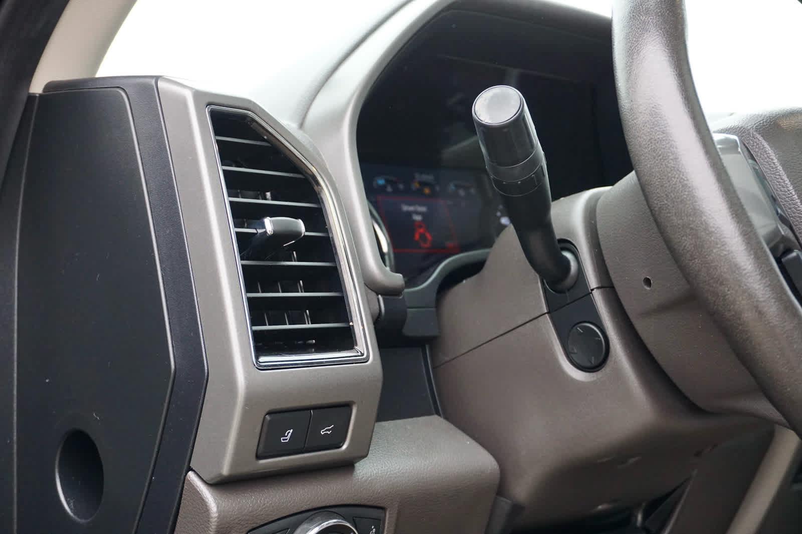 Used 2021 Ford Expedition XLT AWD/4WD image 28