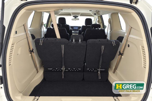 Used 2022 Chrysler Voyager LX FWD image 18