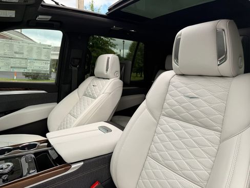 New 2026 Cadillac Escalade Platinum Luxury w/ LPO, Floor Liner Package AWD/4WD image 13