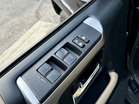 Used 2018 Toyota 4Runner SR5 Premium image 11