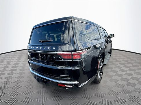 Used 2023 Jeep Wagoneer L Series II image 5