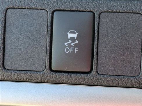 Used 2017 Toyota Camry SE image 12